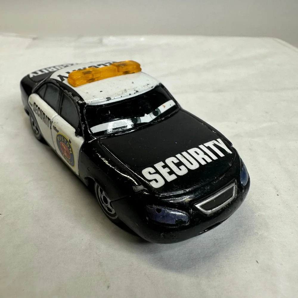 Disney Pixar Cars Marlon Clutches Security Vehicle Black White‎ Piston Cup Toy